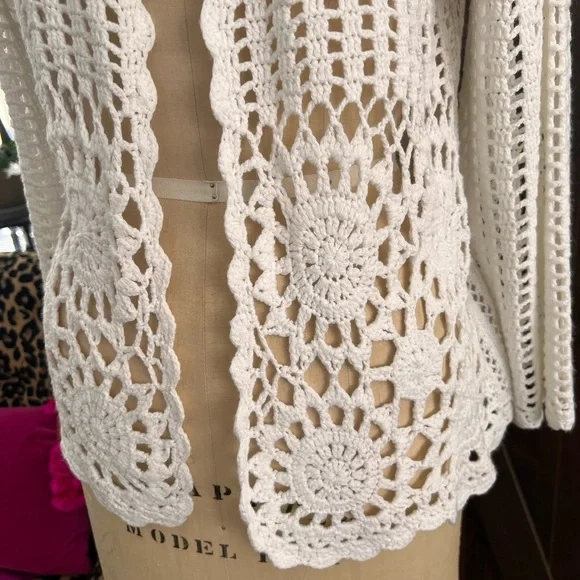White crocheted cardigan with bell sleeves. Size S - Picture 3 of 10